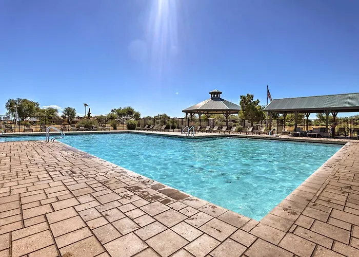 On Johnson Ranch Golf Course: San Tan Valley Holiday home *